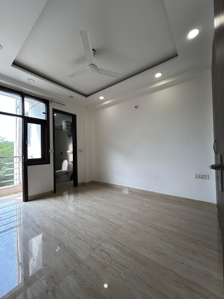 Room, freedom fighters enclave 2 Bedroom 900 Sq.Ft. Apartment In Freedom Fighters Enclave Delhi 8065485