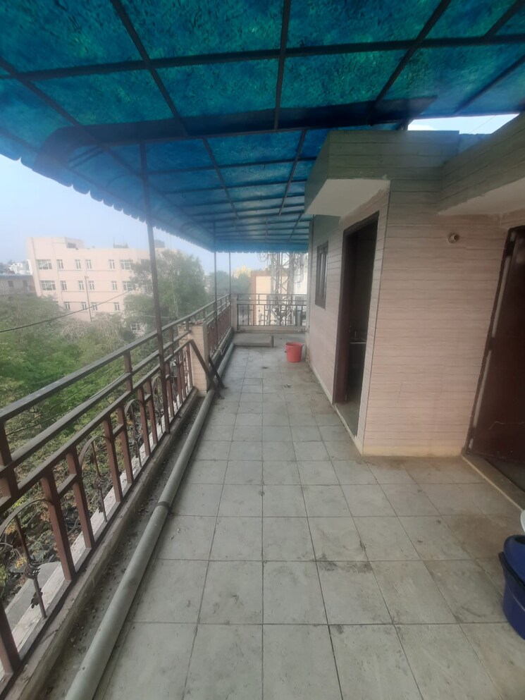 Balcony, rohini sector 7 1 Bedroom 500 Sq.Ft. Builder Floor In Rohini Sector 7 Delhi 8065551