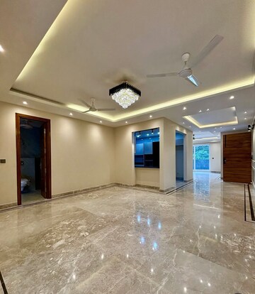 Building Lobby in 4 BHK Builder Floor at BPTP Park Central, Sector 85 – for Sale