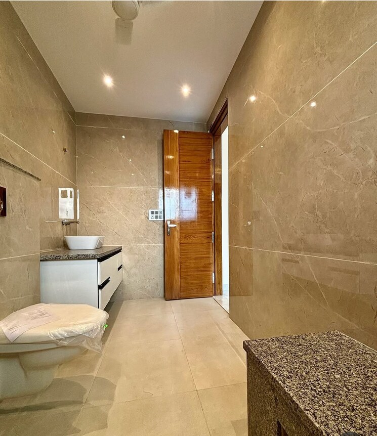 Attached Bathroom, bptp-park-central 4 Bedroom 375 Sq.Yd. Builder Floor In Sector 85 Faridabad 8065553