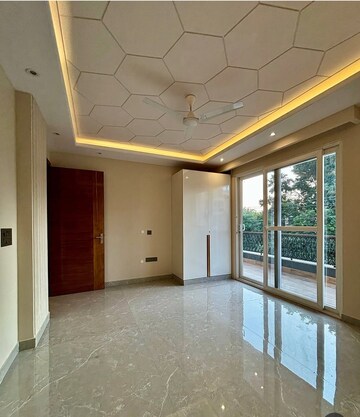 Room in 4 BHK Builder Floor at BPTP Park Central, Sector 85 – for Sale
