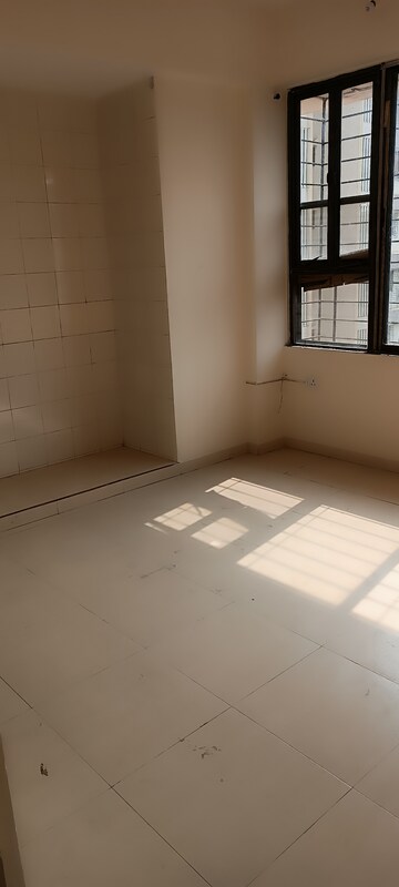 Room in 2 BHK Apartment at Vijay Vatika, Kavesar – for Rent