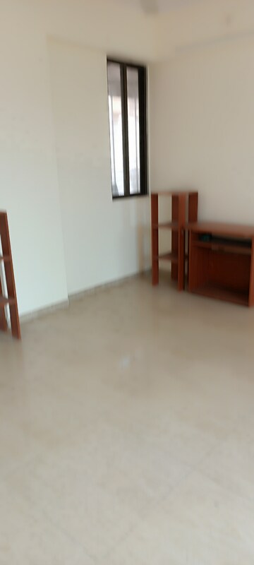 Room in 2 BHK Apartment at Vijay Vatika, Kavesar – for Rent