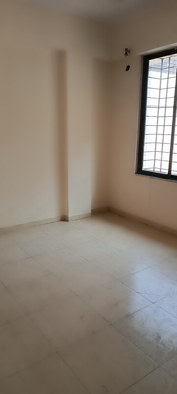 Room in 2 BHK Apartment at Vijay Vatika, Kavesar – for Rent
