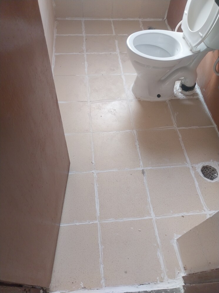 Bathroom, mahagun-mywoods-iii 2 Bedroom 1000 Sq.Ft. Apartment In Sector 16c Greater Noida Greater Noida 8065593