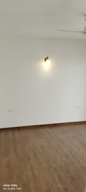 Room in 3 BHK Apartment at Shapoorji Pallonji Joyville Gurgaon, Sector 102 – for Rent