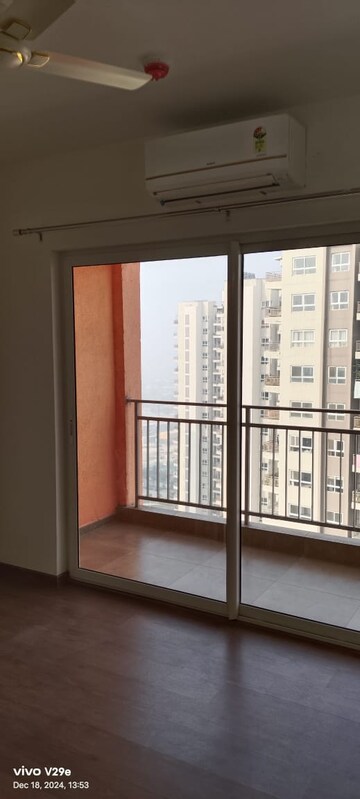 Room in 3 BHK Apartment at Shapoorji Pallonji Joyville Gurgaon, Sector 102 – for Rent