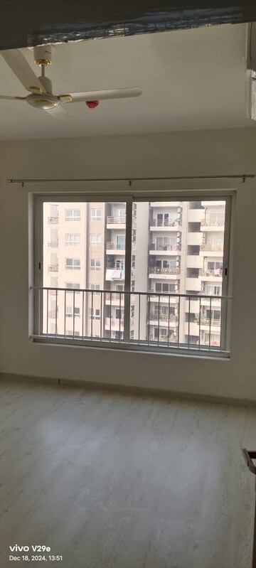 Room in 3 BHK Apartment at Shapoorji Pallonji Joyville Gurgaon, Sector 102 – for Rent