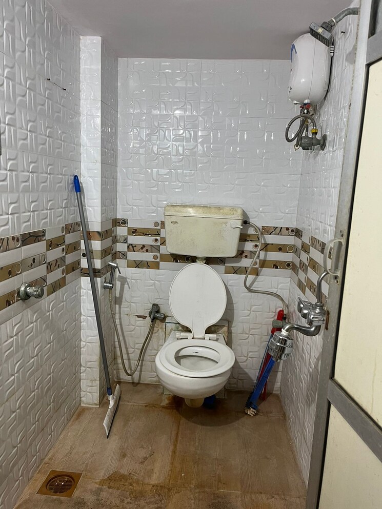 Bathroom, lok-upvan-apartment-phase-2 2 Bedroom 750 Sq.Ft. Apartment In Vasant Vihar Thane 8065603