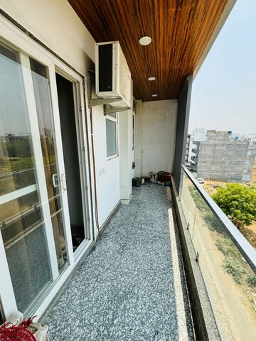 Balcony in 1 BHK Builder Floor at Sushant Lok 3, Sector 57 – for Rent