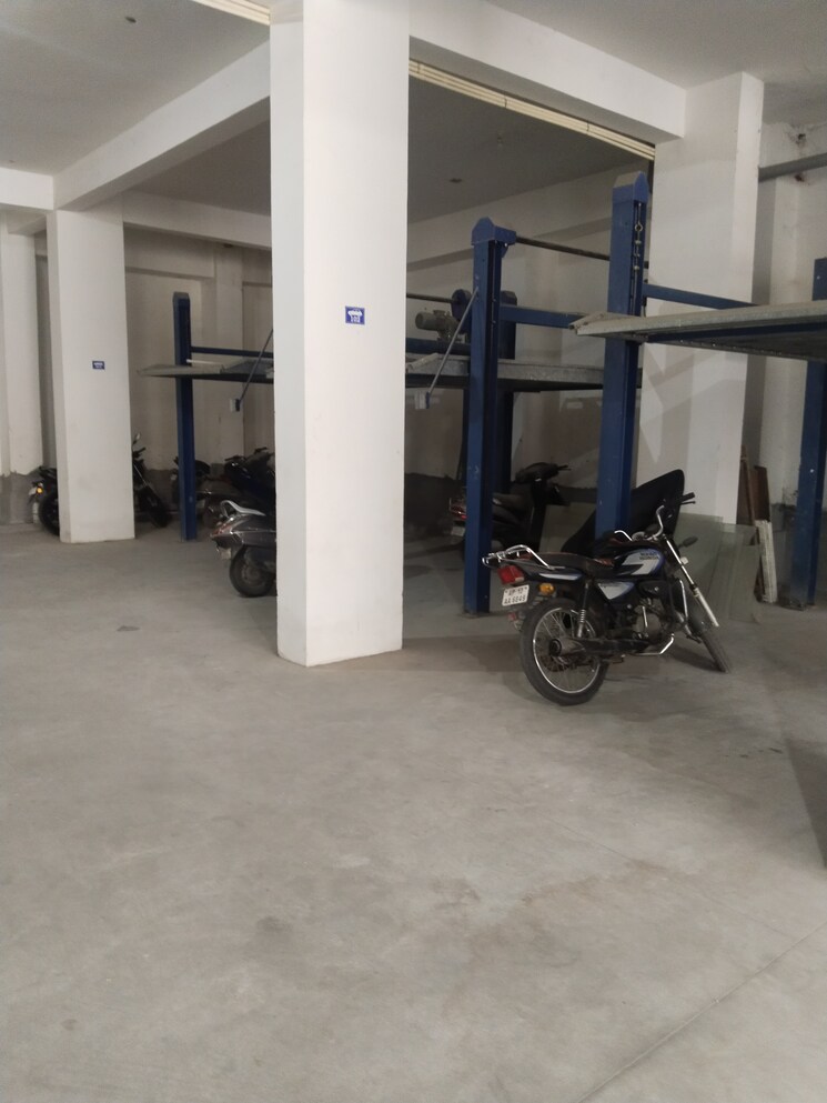  Parking, sri nagar colony 3 Bedroom 2200 Sq.Ft. Apartment In Sri Nagar Colony Hyderabad 8065680