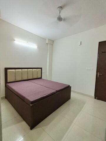 Bedroom in 1 BHK Builder Floor at Unitech Arcadia, South City 2 – for Rent