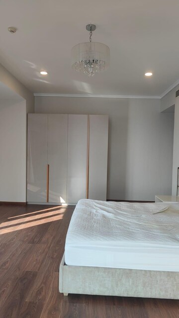 Room in 4 BHK Apartment at Bombay Realty One ICC, Dadar East – for Rent