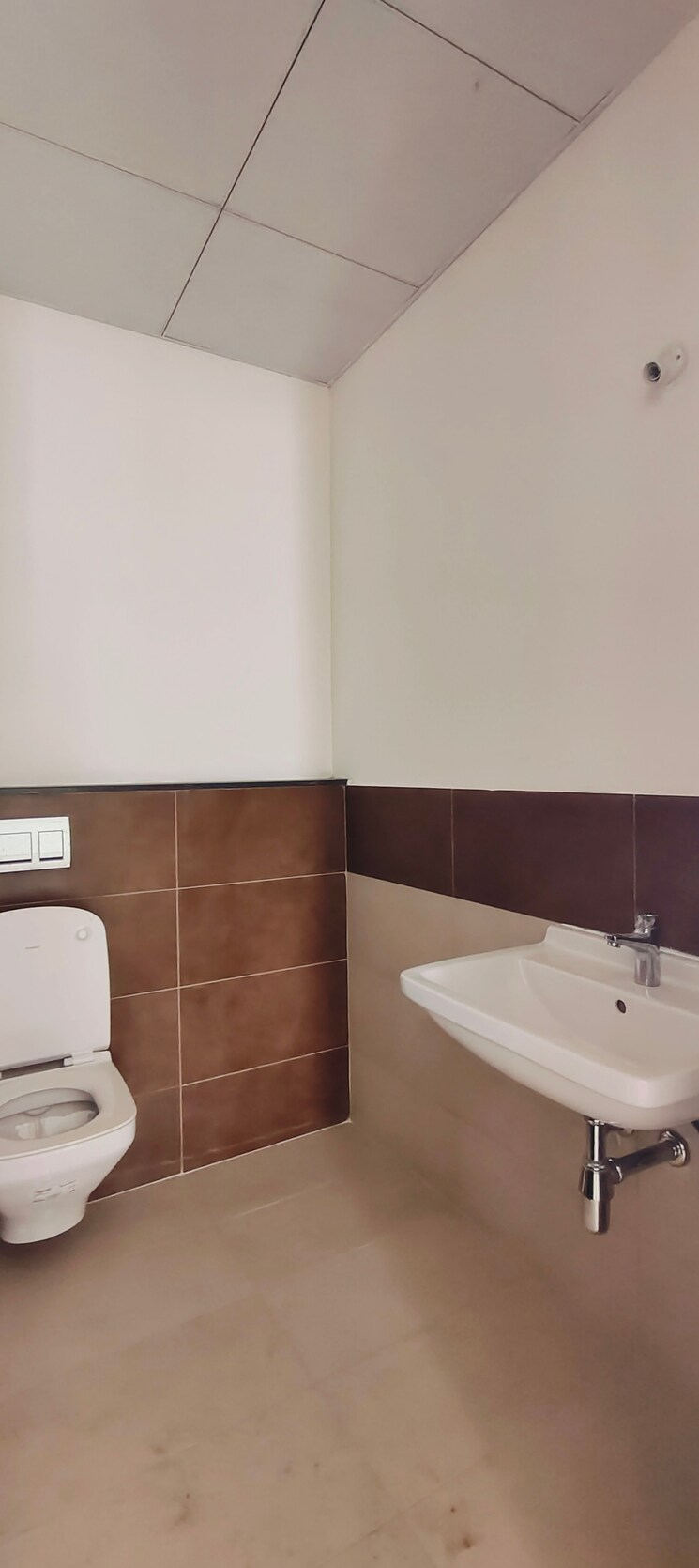 Bathroom, rajapushpa-eterna 4 Bedroom 4340 Sq.Ft. Apartment In Nanakramguda Hyderabad 8065719