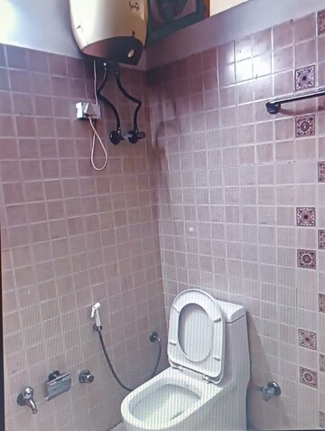 Bathroom in 4 BHK Builder Floor at Sector 44 – for Rent