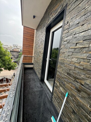 Balcony in 3 BHK Builder Floor at RWA Apartments Sector 40, Sector 40 – for Rent