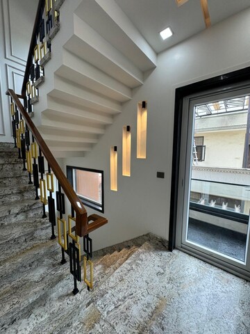 Staircase in 3 BHK Builder Floor at RWA Apartments Sector 40, Sector 40 – for Rent