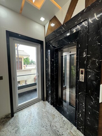 Gym in 3 BHK Builder Floor at RWA Apartments Sector 40, Sector 40 – for Rent