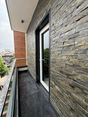 Balcony in 3 BHK Builder Floor at RWA Apartments Sector 40, Sector 40 – for Rent