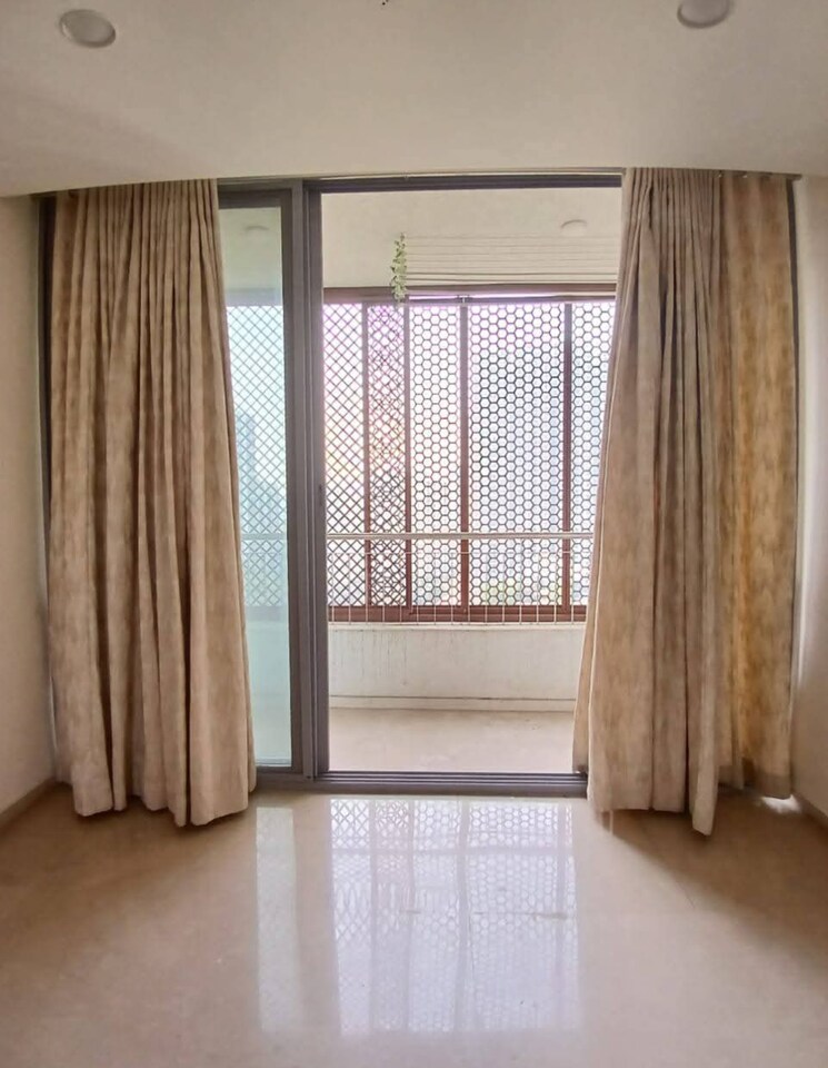 Balcony, piramal-vaikunth 3 Bedroom 1800 Sq.Ft. Apartment In Balkum Pada Thane 8065783