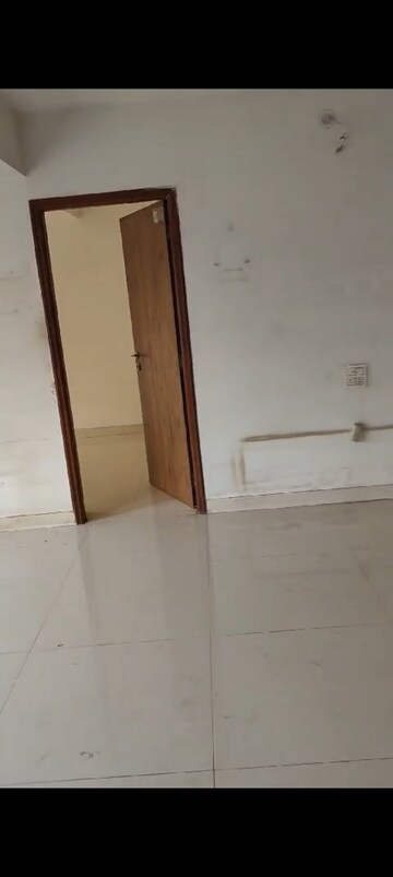 Room in 2 BHK Apartment at Kurla East – for Rent