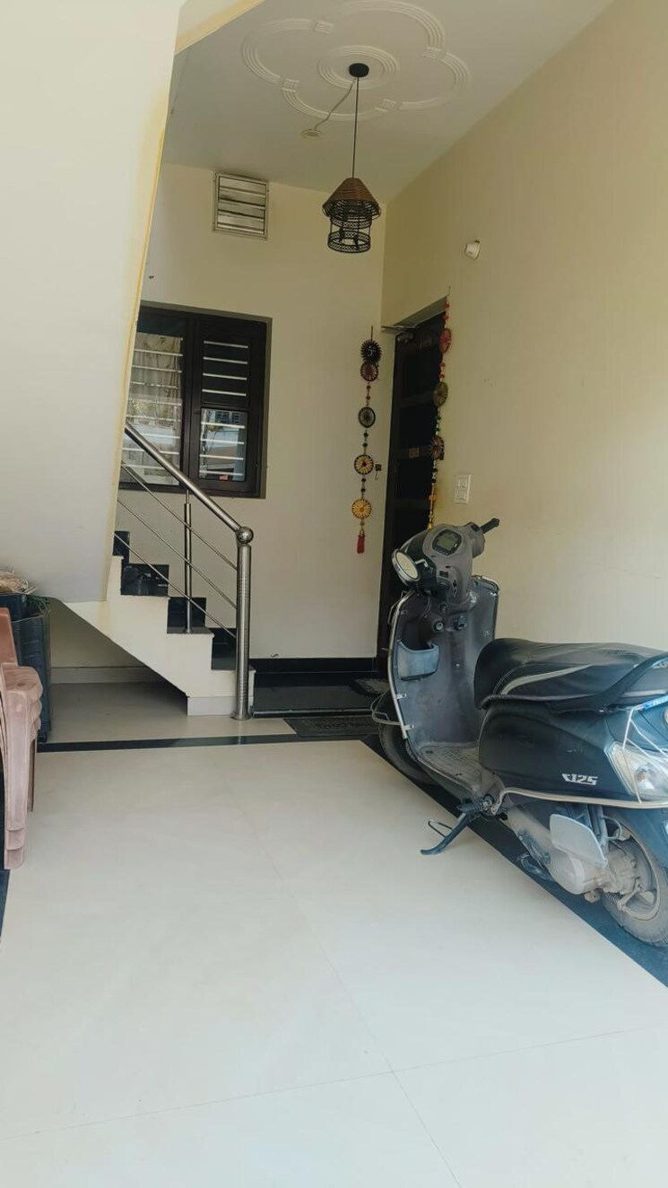  Parking, kharar kurali highway 4 Bedroom 112 Sq.Yd. Independent House In KharaR Kurali Highway Mohali 8065885