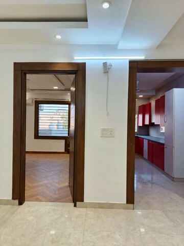 Building Lobby in 3.5 BHK Builder Floor at Sector 28 – for Rent