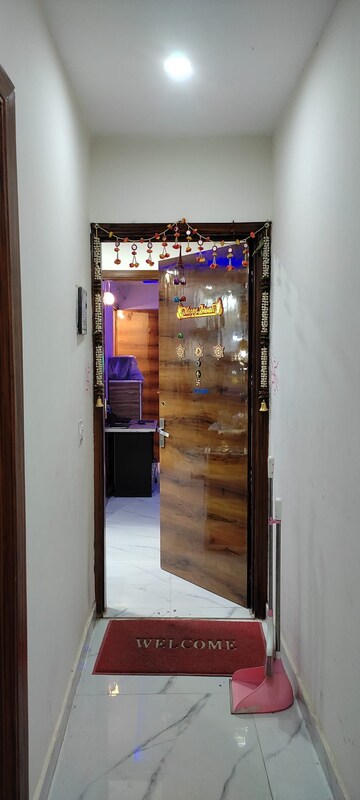 Furnished Amenities in 3 BHK Builder Floor at Dwarka Mor – for Rent
