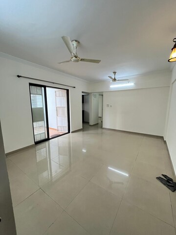 Room in 2 BHK Apartment at Borate Jijai Nagari, Kothrud – for Rent