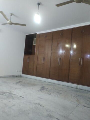 Furnished Amenities in 3 BHK Builder Floor at Greater Kailash I – for Rent