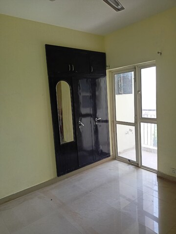 2 BHK Apartment For Rent in Jaypee Greens Aman, Sector 151