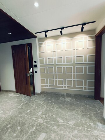 Room in 3 BHK Builder Floor at Safdarjang Enclave – for Rent