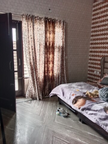 Bedroom in 2.5 BHK Independent House at Sector 40 – for Rent