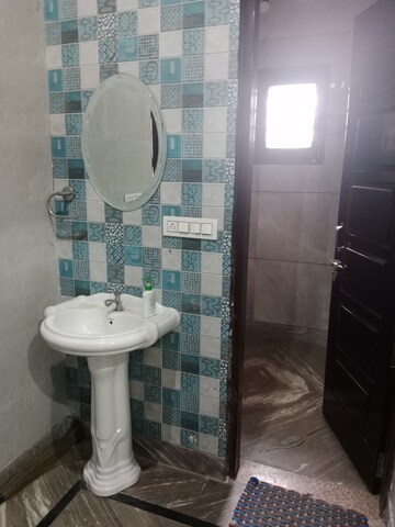 Bathroom in 2.5 BHK Independent House at Sector 40 – for Rent