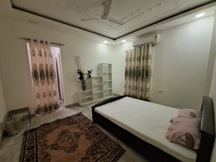 Bedroom, sector 15 3 Bedroom 3150 Sq.Ft. Builder Floor In Sector 15 Faridabad 8066070