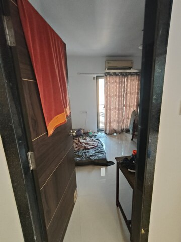 Bedroom in 3 BHK Apartment at Andheri West – for Rent