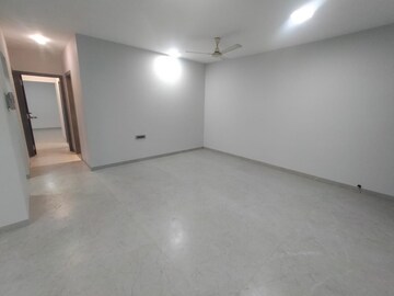 Room in 2 BHK Apartment at Heritage Solitaire, Chembur – for Rent
