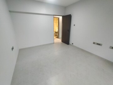 Room in 2 BHK Apartment at Heritage Solitaire, Chembur – for Rent