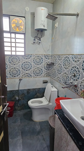 Bathroom in 2 BHK Builder Floor at Ansal Palam Triangle, Palam Vihar Extension – for Rent