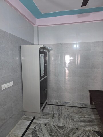 1.5 BHK Builder Floor For Rent in Aliganj