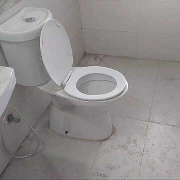 Bathroom in 3 BHK Apartment at Amrapali Golf Homes, Sector 4, Greater Noida – for Rent