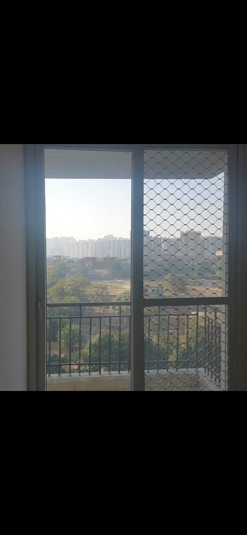 Room in 3 BHK Apartment at Amrapali Golf Homes, Sector 4, Greater Noida – for Rent