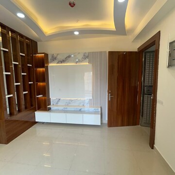 Room in 2.5 BHK Apartment at Samridhi Luxuriya Avenue, Sector 150 – for Rent