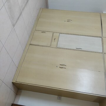 Room in 3 BHK Apartment at DLF Exclusive Floors, Sector 53 – for Sale