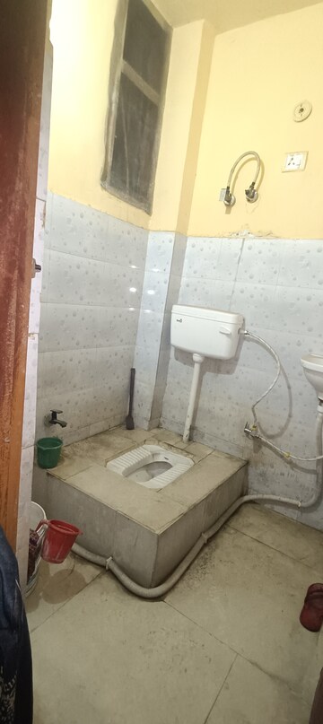 Bathroom in 2.5 BHK Builder Floor at Mayur Vihar Phase 1 Extension – for Rent