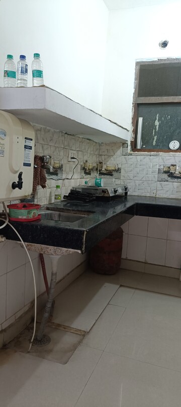 Kitchen in 2.5 BHK Builder Floor at Mayur Vihar Phase 1 Extension – for Rent