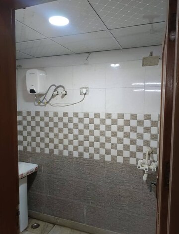 Bathroom in 2.5 BHK Builder Floor at Mayur Vihar Phase 1 Extension – for Rent