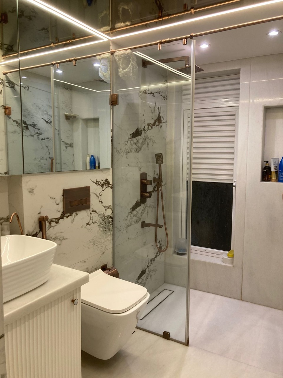 2 BHK + Servant Room Apartment For Sale in Hira Apartment 14th Road 