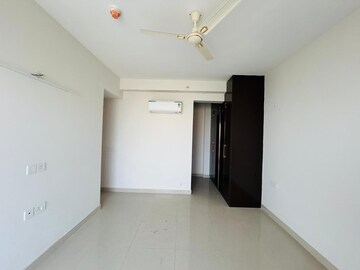 Room in 3 BHK Apartment at Tata Eureka Park, Sector 150 – for Rent