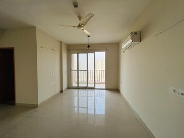 Room in 3 BHK Apartment at Tata Eureka Park, Sector 150 – for Rent